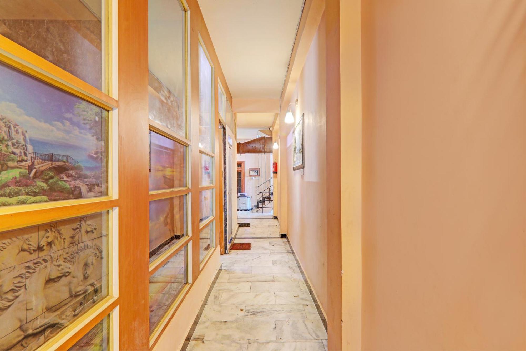 Hotel O Home Singhs Delight Varanasi Exteriör bild