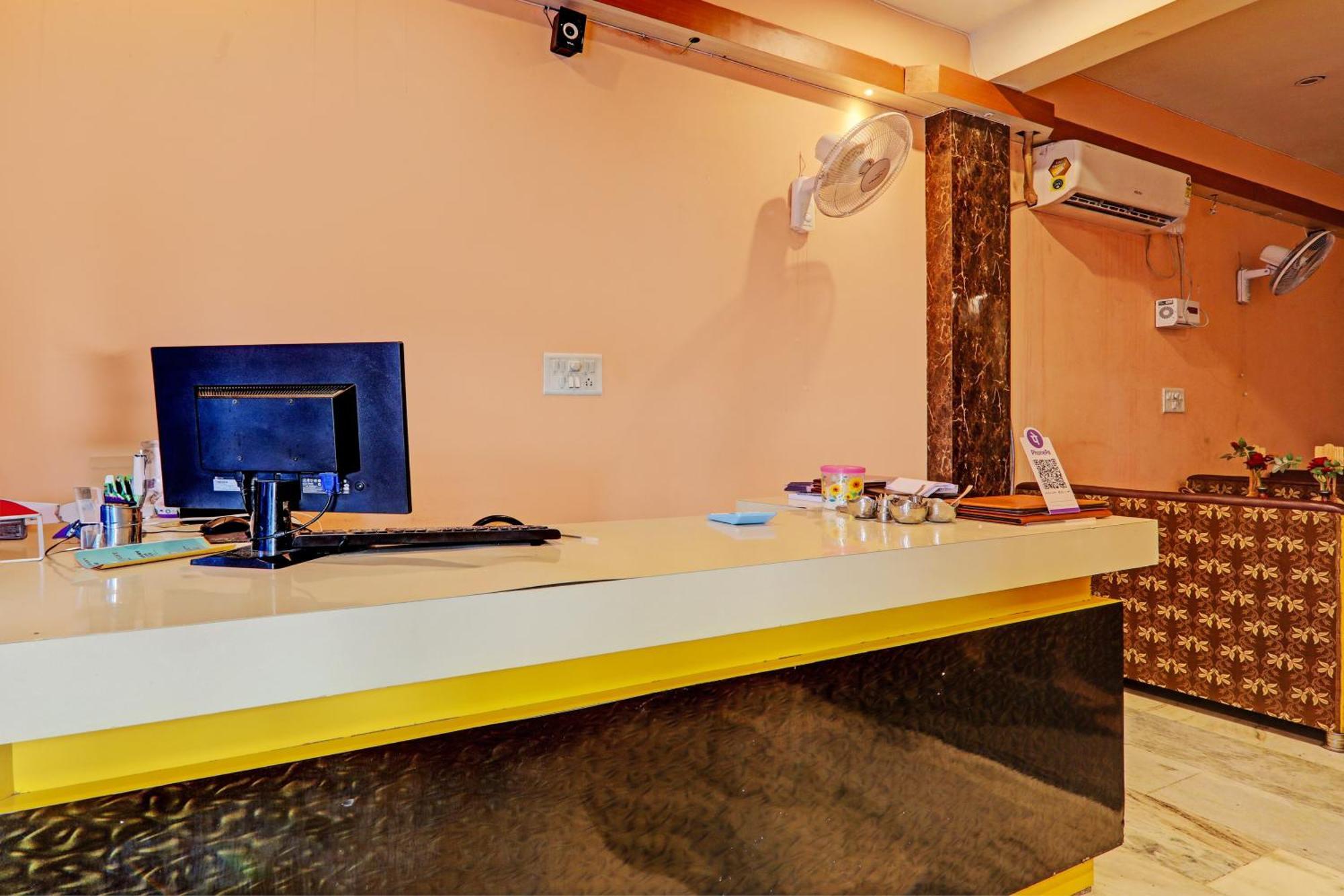Hotel O Home Singhs Delight Varanasi Exteriör bild