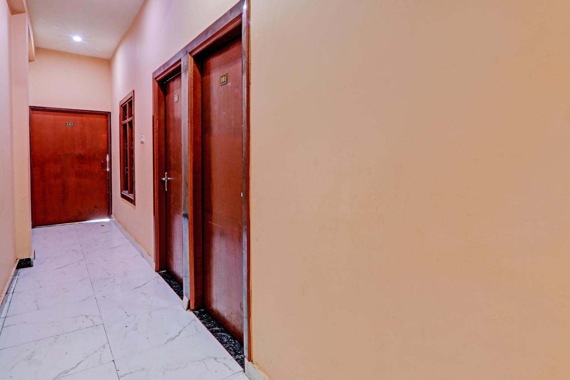 Hotel O Home Singhs Delight Varanasi Exteriör bild