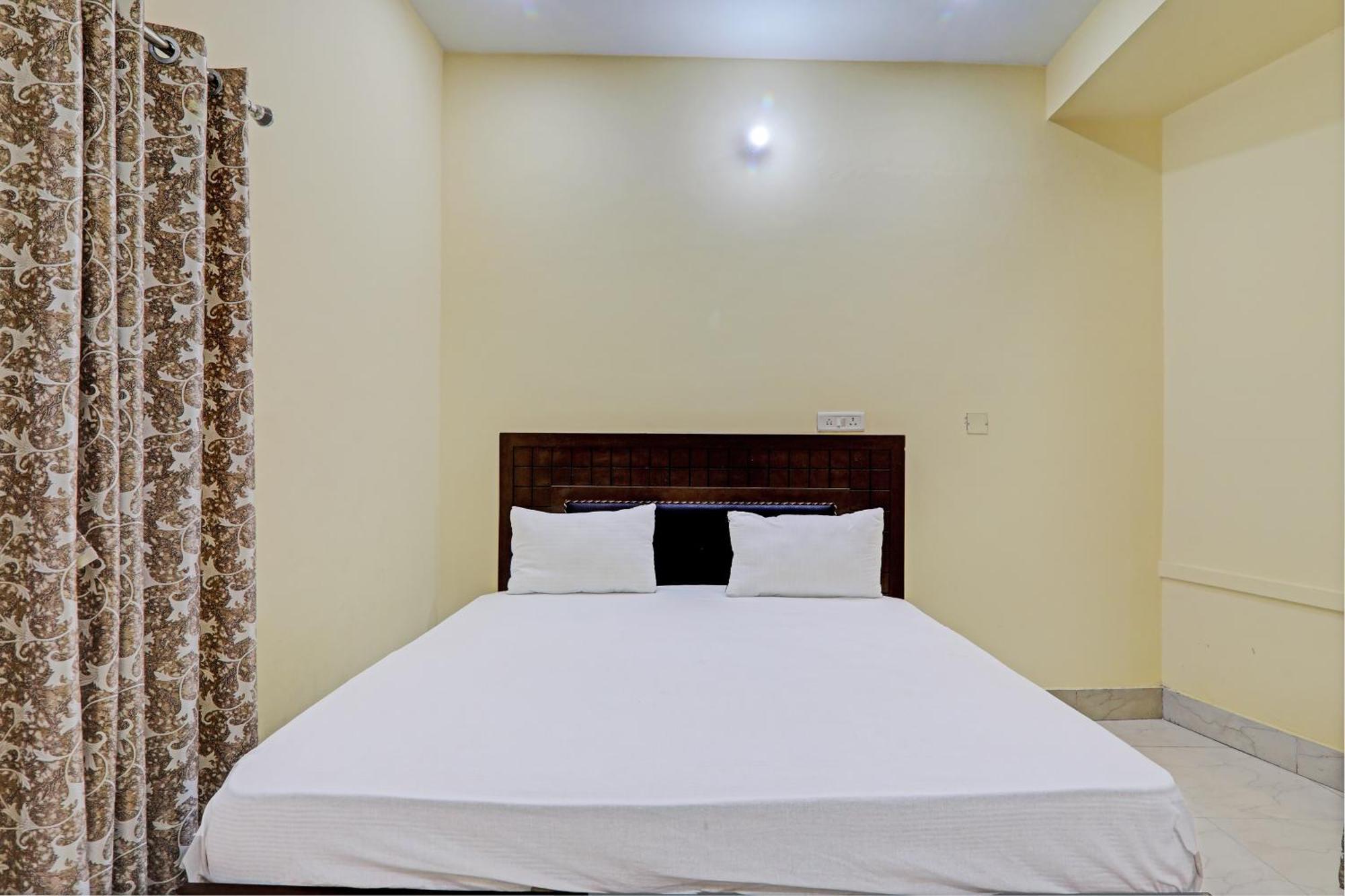 Hotel O Home Singhs Delight Varanasi Exteriör bild